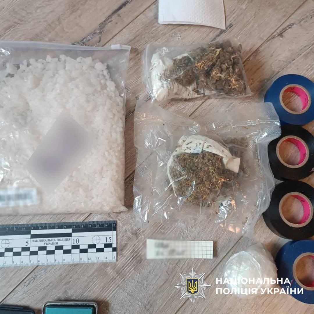 Спіймали двох жінок, які збергігали та розповсюджували наркотики на сотні тисяч гривень: Новини Харкова